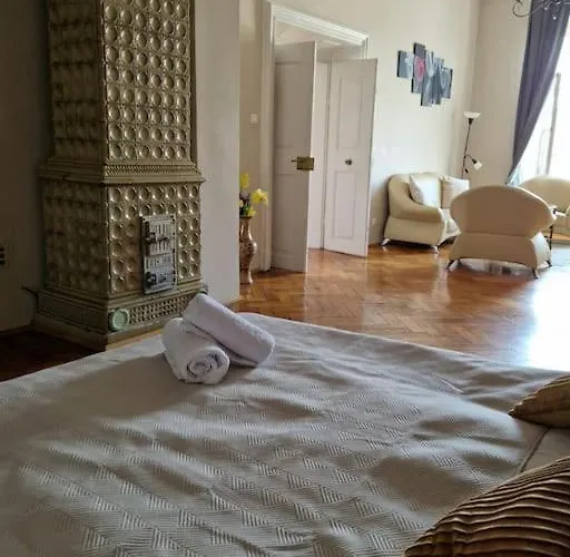 Royal Palace From The 14th Century - 125 M2