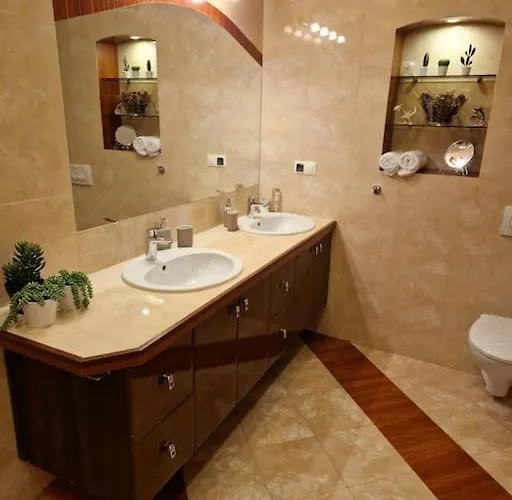 Apartment Royal Palace From The 14th Century - 125 M2 *