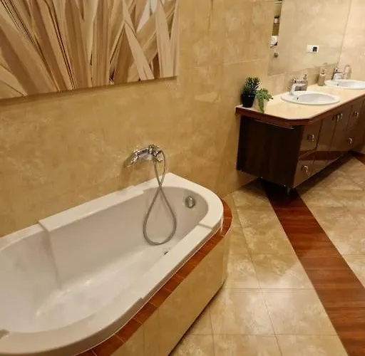 Royal Palace From The 14th Century - 125 M2